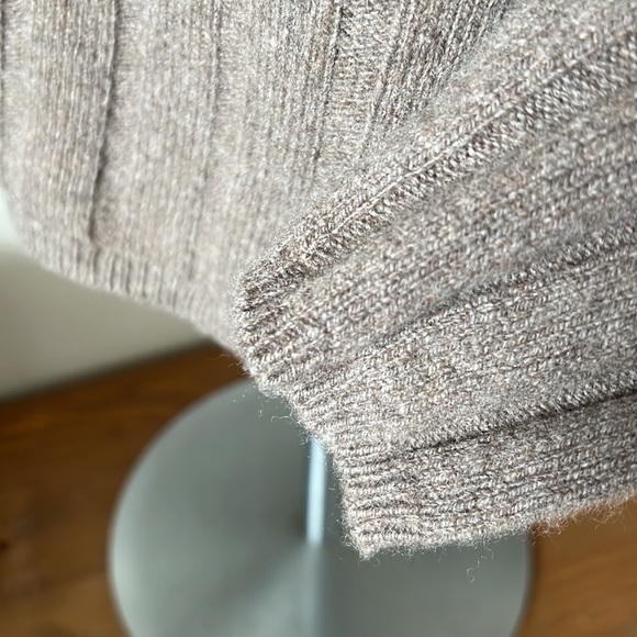 Madewell (Re)sourced Cashmere Stitched-Rib V-Neck Sweater - Picture 8 of 8